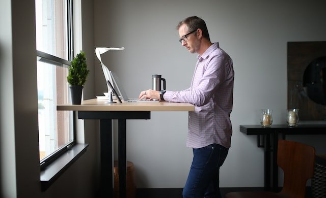 Quick Care Tips When Using Adjustable Standing Desks - Lazy Maisons®